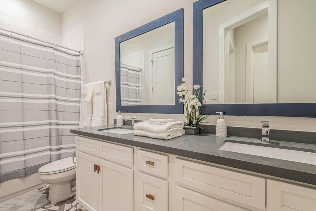 Charming 3-Bedroom Luxury Home Near Downtown, Nrg, Galleria & Medical Center هيوستن المظهر الخارجي الصورة