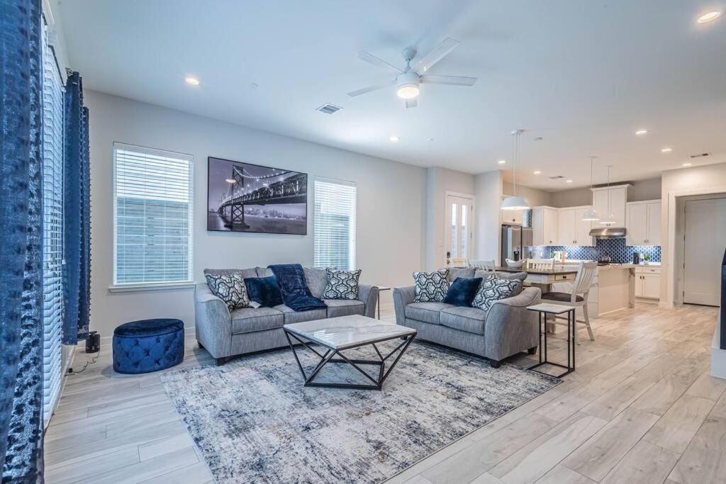 Charming 3-Bedroom Luxury Home Near Downtown, Nrg, Galleria & Medical Center هيوستن المظهر الخارجي الصورة