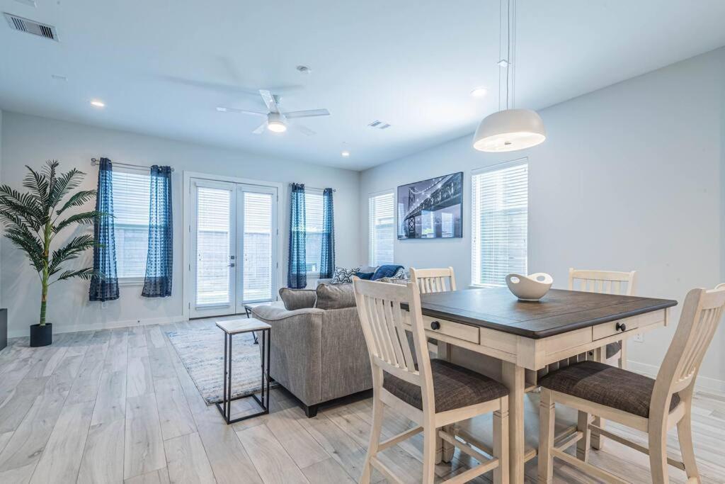 Charming 3-Bedroom Luxury Home Near Downtown, Nrg, Galleria & Medical Center هيوستن المظهر الخارجي الصورة