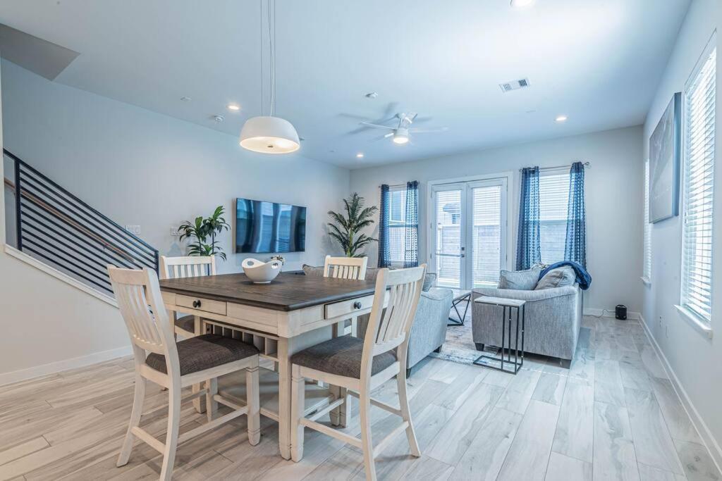 Charming 3-Bedroom Luxury Home Near Downtown, Nrg, Galleria & Medical Center هيوستن المظهر الخارجي الصورة
